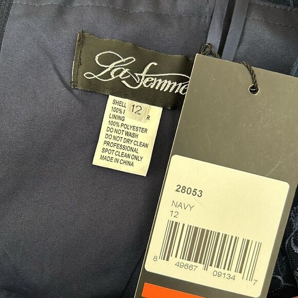 NWT La Femme 28053 Stunning Lace Floral Embroidered A-Line Gown in Navy size 12 - Picture 15 of 15